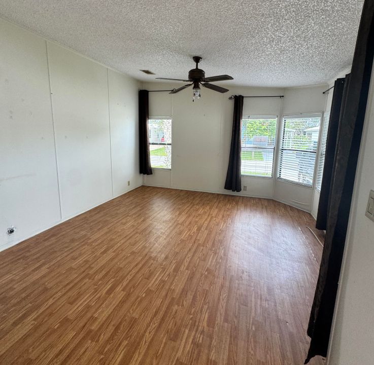 待售: $19,900 (2 贝兹, 2 浴室, 864 平方英尺)