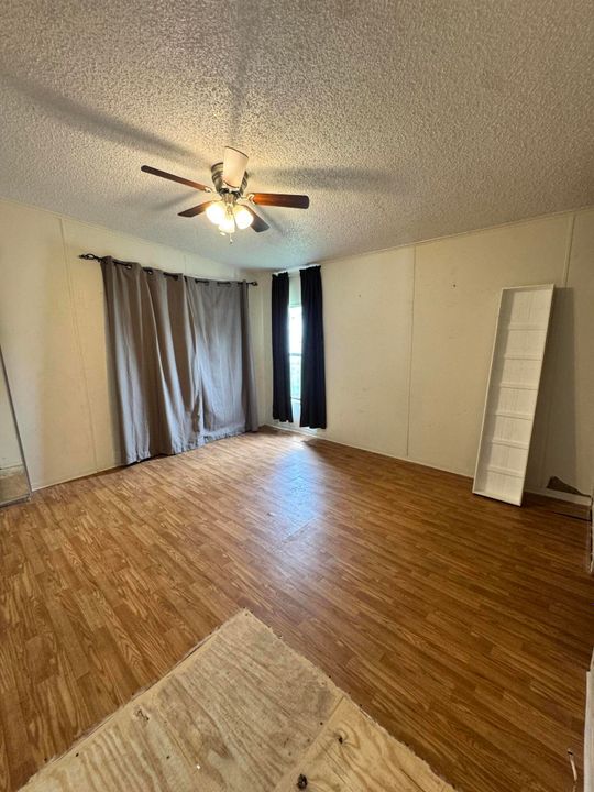 待售: $19,900 (2 贝兹, 2 浴室, 864 平方英尺)