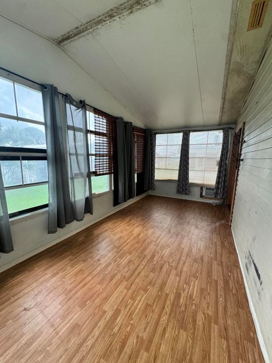 待售: $19,900 (2 贝兹, 2 浴室, 864 平方英尺)