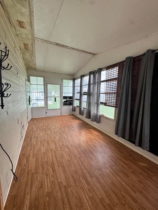 待售: $19,900 (2 贝兹, 2 浴室, 864 平方英尺)