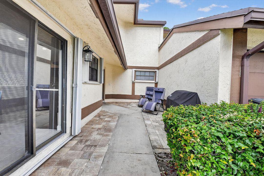 Active With Contract: $489,000 (3 beds, 2 baths, 1861 Square Feet)