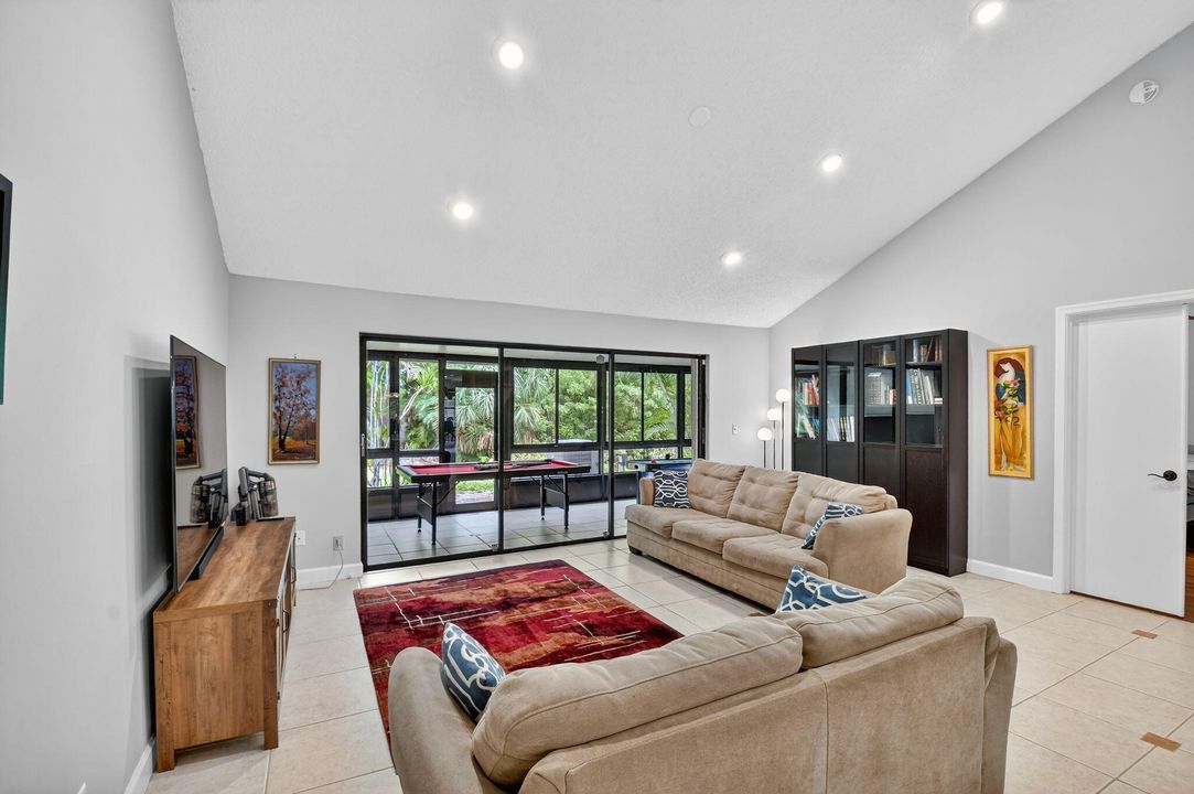 Active With Contract: $489,000 (3 beds, 2 baths, 1861 Square Feet)