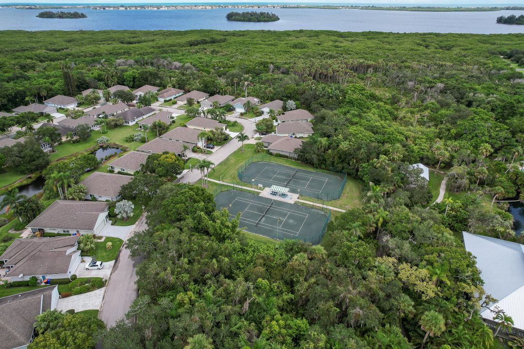 合同活跃: $239,900 (2 贝兹, 2 浴室, 1571 平方英尺)