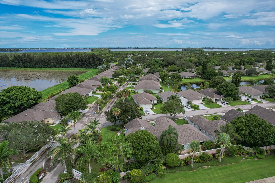 合同活跃: $239,900 (2 贝兹, 2 浴室, 1571 平方英尺)