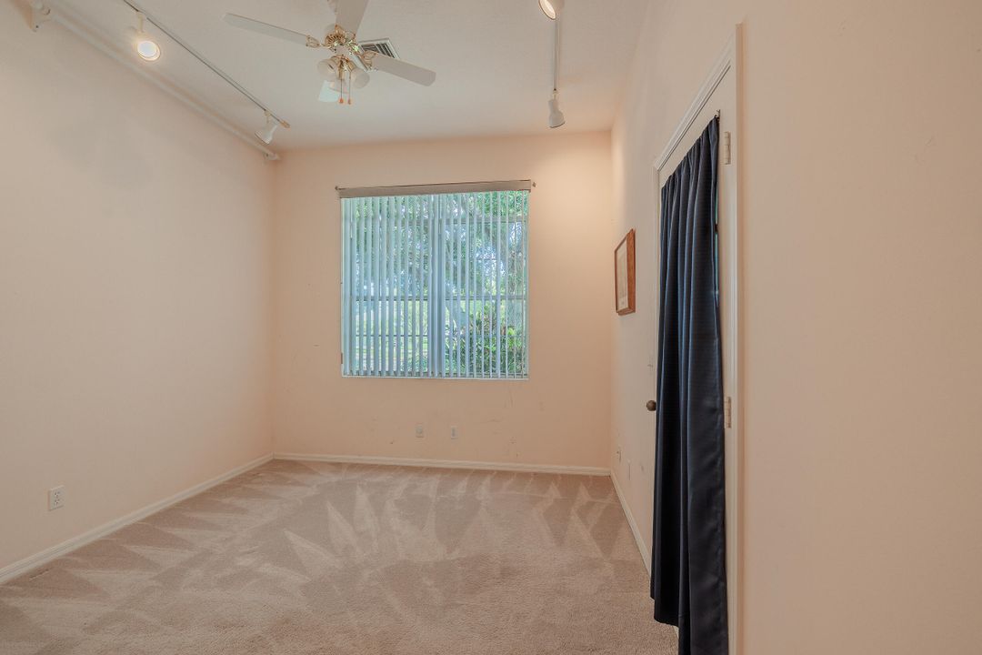 合同活跃: $239,900 (2 贝兹, 2 浴室, 1571 平方英尺)