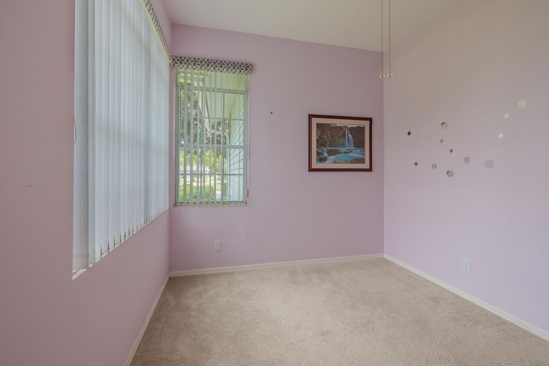 合同活跃: $239,900 (2 贝兹, 2 浴室, 1571 平方英尺)