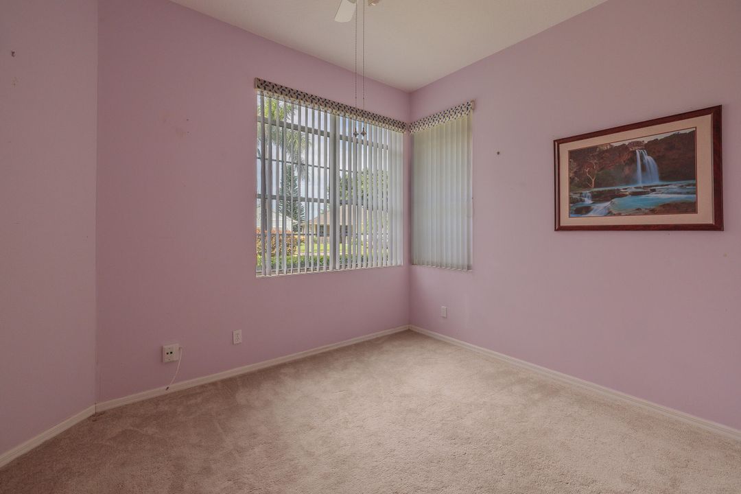 合同活跃: $239,900 (2 贝兹, 2 浴室, 1571 平方英尺)