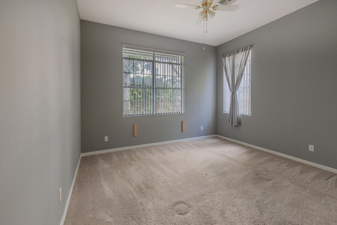 合同活跃: $239,900 (2 贝兹, 2 浴室, 1571 平方英尺)