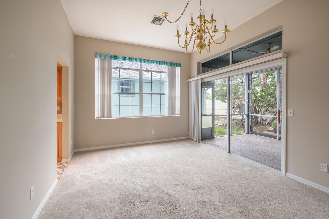 合同活跃: $239,900 (2 贝兹, 2 浴室, 1571 平方英尺)