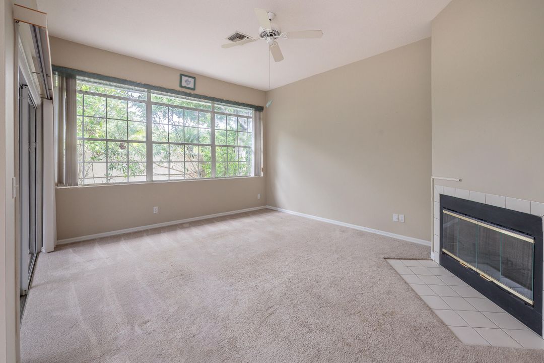 合同活跃: $239,900 (2 贝兹, 2 浴室, 1571 平方英尺)