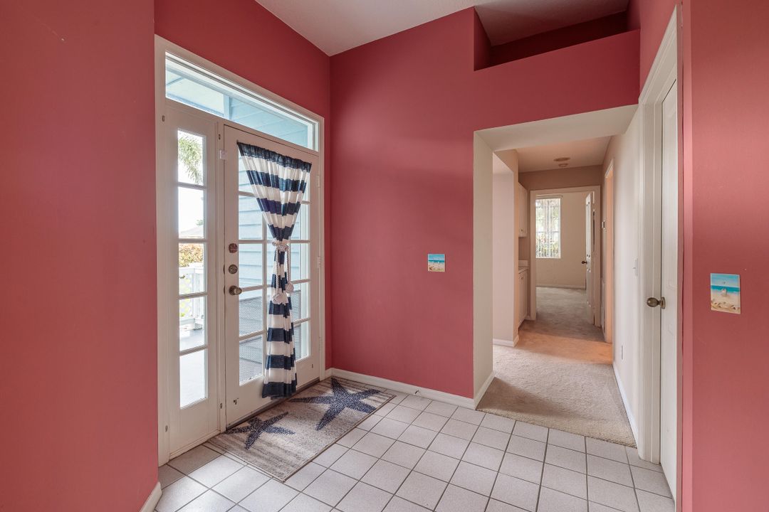 合同活跃: $239,900 (2 贝兹, 2 浴室, 1571 平方英尺)