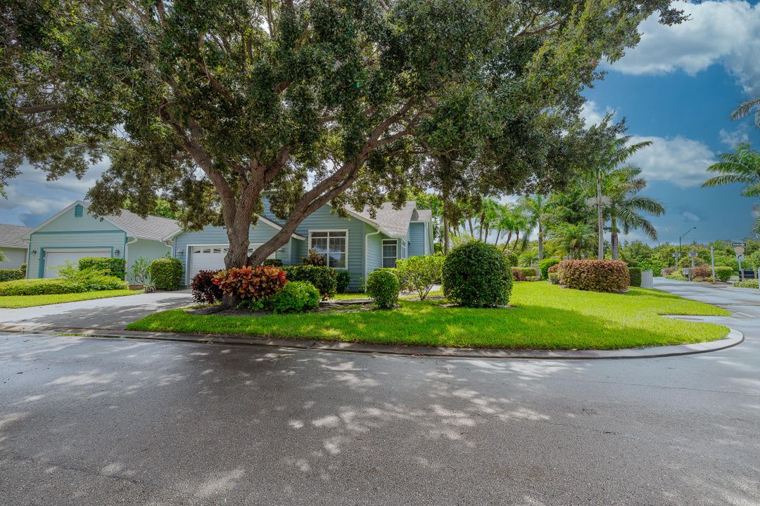 合同活跃: $239,900 (2 贝兹, 2 浴室, 1571 平方英尺)