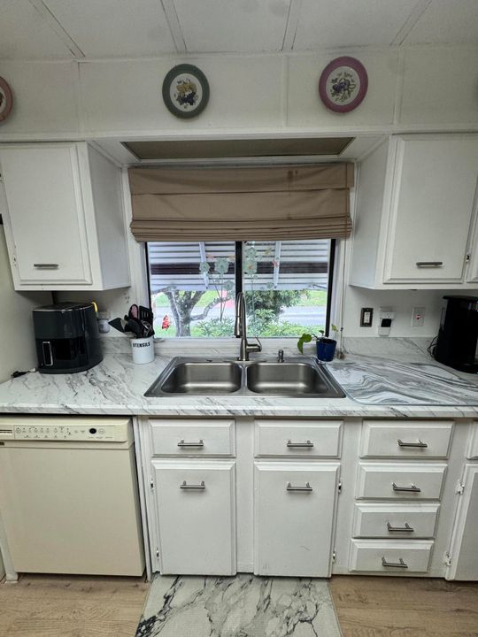 待售: $39,900 (2 贝兹, 2 浴室, 1400 平方英尺)