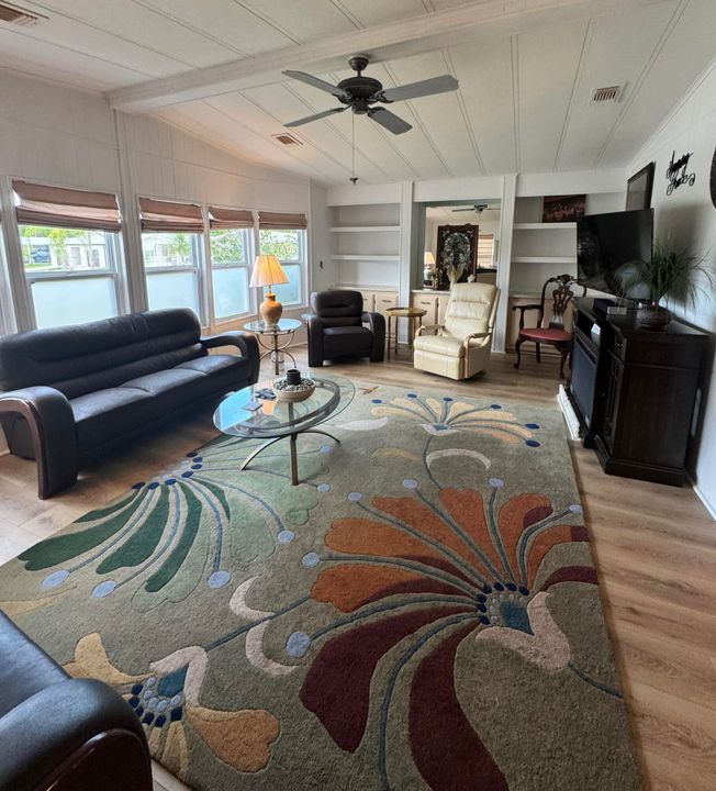 待售: $39,900 (2 贝兹, 2 浴室, 1400 平方英尺)