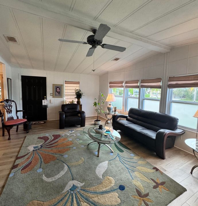 待售: $39,900 (2 贝兹, 2 浴室, 1400 平方英尺)