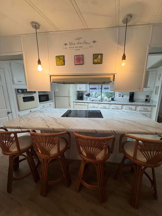 待售: $39,900 (2 贝兹, 2 浴室, 1400 平方英尺)