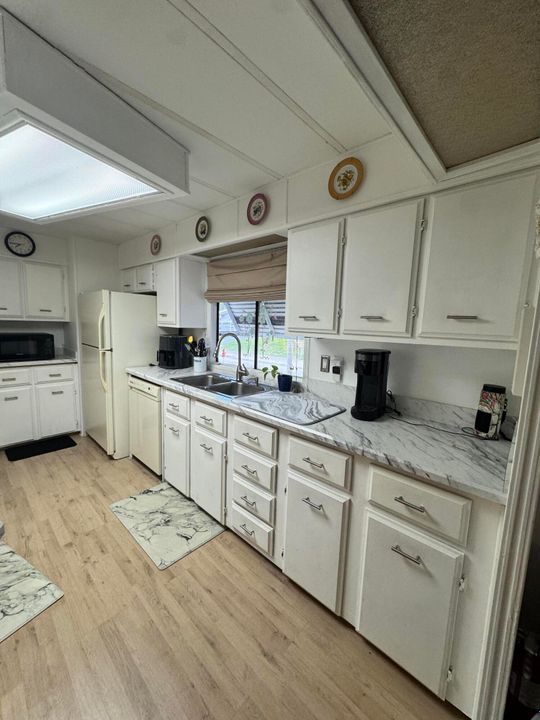 待售: $39,900 (2 贝兹, 2 浴室, 1400 平方英尺)