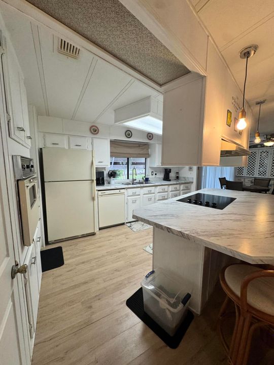 待售: $39,900 (2 贝兹, 2 浴室, 1400 平方英尺)