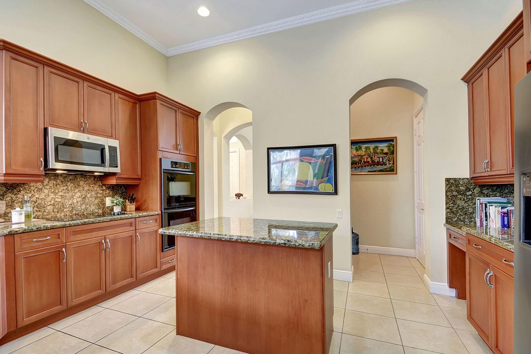 待售: $940,000 (4 贝兹, 3 浴室, 3001 平方英尺)