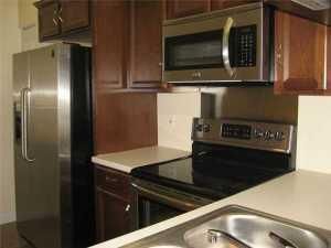 合同活跃: $2,200 (2 贝兹, 2 浴室, 1099 平方英尺)