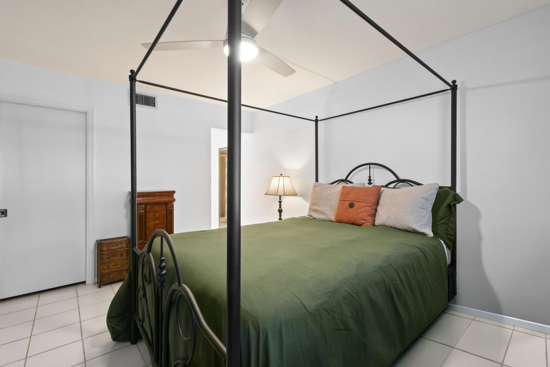 For Sale: $215,000 (2 beds, 2 baths, 915 Square Feet)