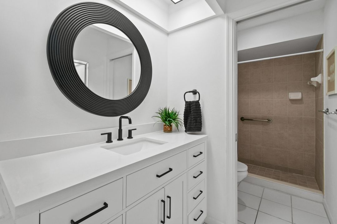 For Sale: $215,000 (2 beds, 2 baths, 915 Square Feet)