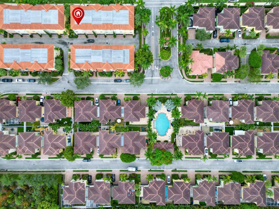 合同活跃: $639,000 (3 贝兹, 3 浴室, 2142 平方英尺)