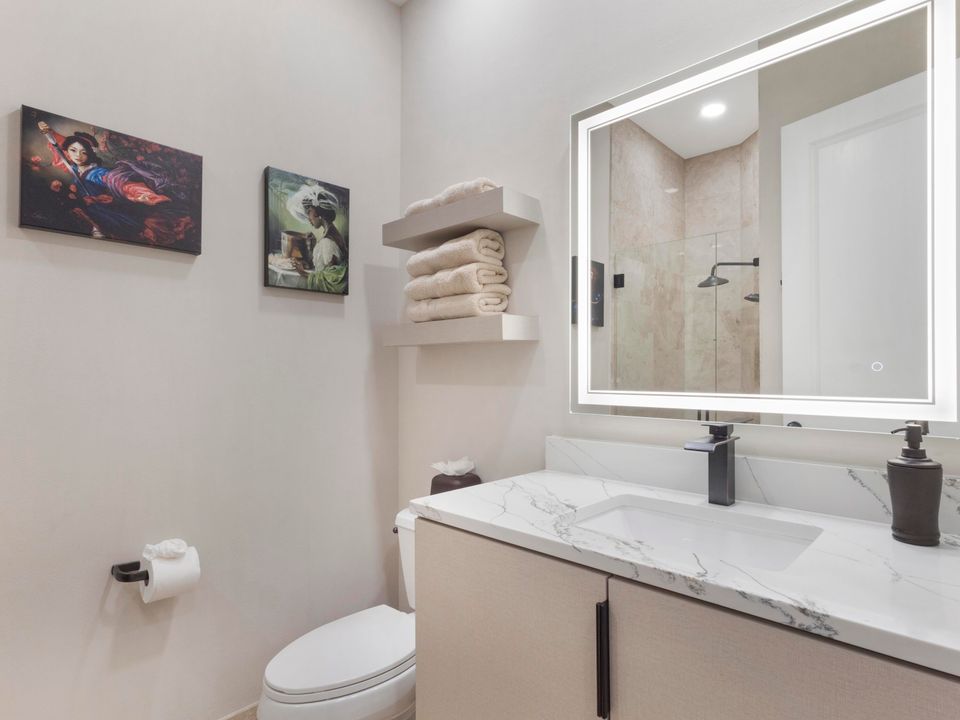 合同活跃: $639,000 (3 贝兹, 3 浴室, 2142 平方英尺)