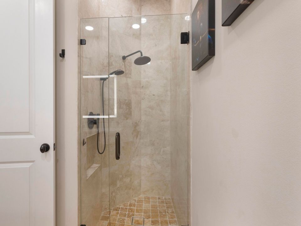 合同活跃: $639,000 (3 贝兹, 3 浴室, 2142 平方英尺)