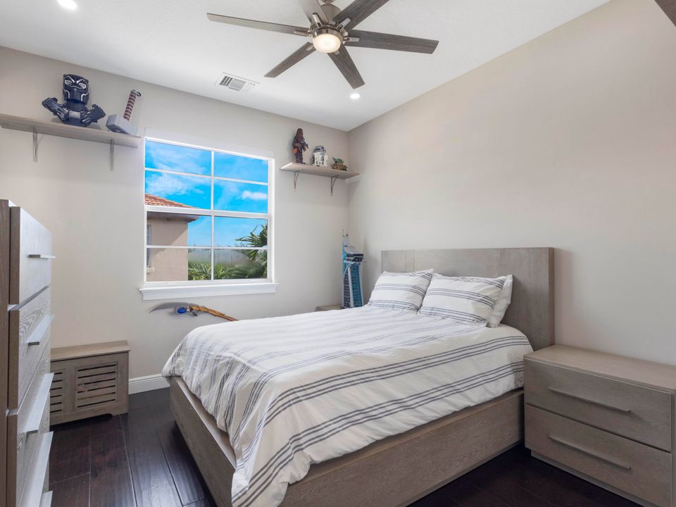 合同活跃: $639,000 (3 贝兹, 3 浴室, 2142 平方英尺)