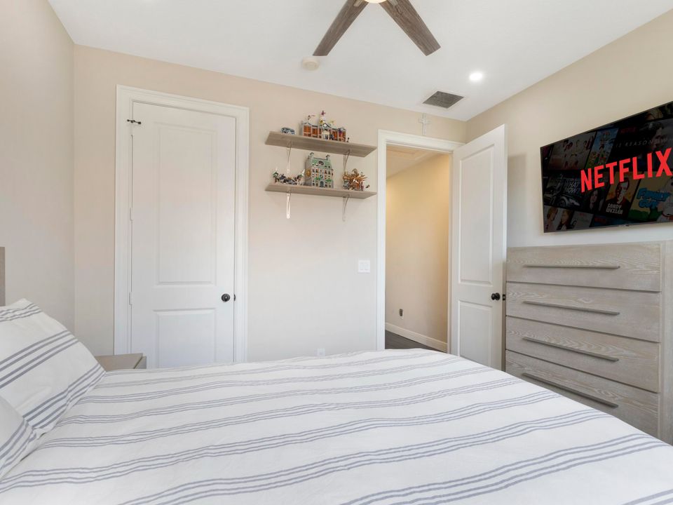 合同活跃: $639,000 (3 贝兹, 3 浴室, 2142 平方英尺)