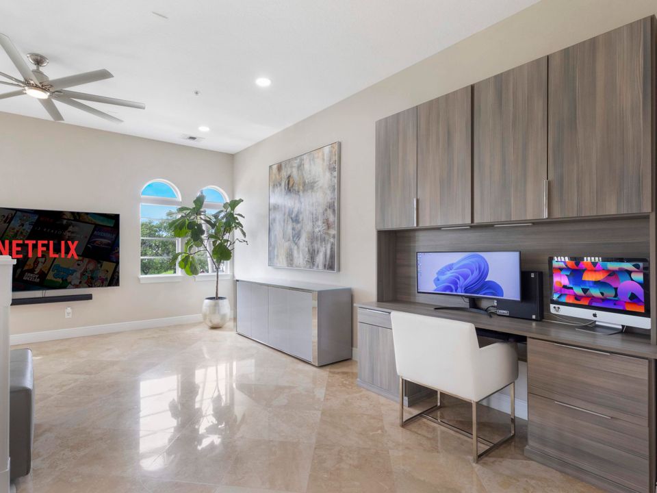 合同活跃: $639,000 (3 贝兹, 3 浴室, 2142 平方英尺)