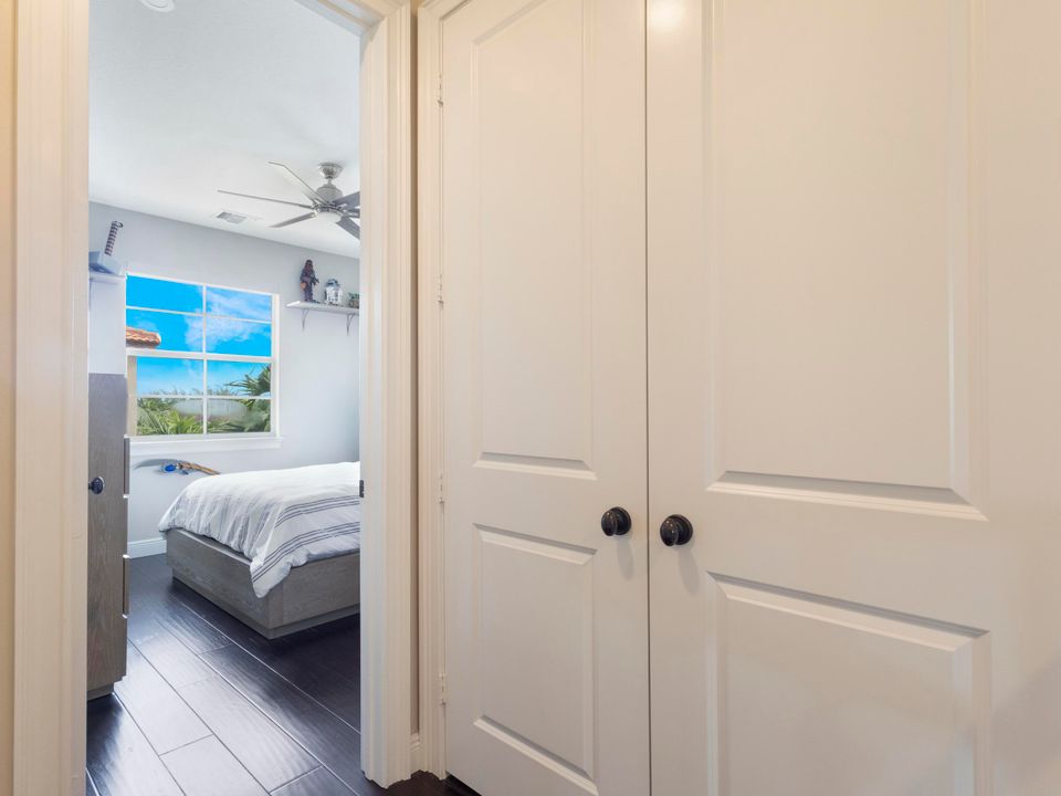 合同活跃: $639,000 (3 贝兹, 3 浴室, 2142 平方英尺)