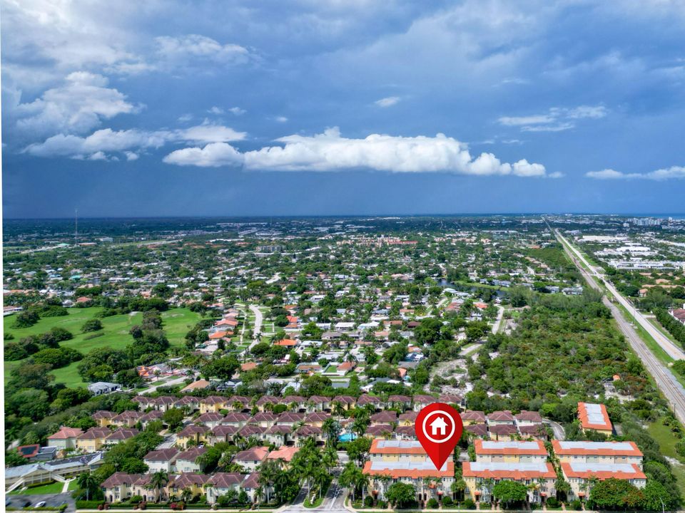 合同活跃: $639,000 (3 贝兹, 3 浴室, 2142 平方英尺)