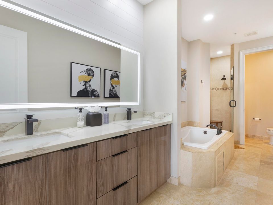 合同活跃: $639,000 (3 贝兹, 3 浴室, 2142 平方英尺)