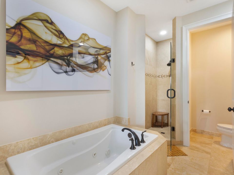 合同活跃: $639,000 (3 贝兹, 3 浴室, 2142 平方英尺)