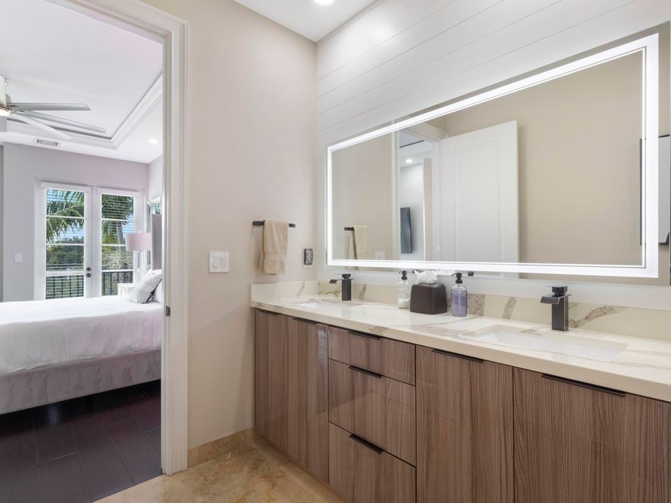 合同活跃: $639,000 (3 贝兹, 3 浴室, 2142 平方英尺)