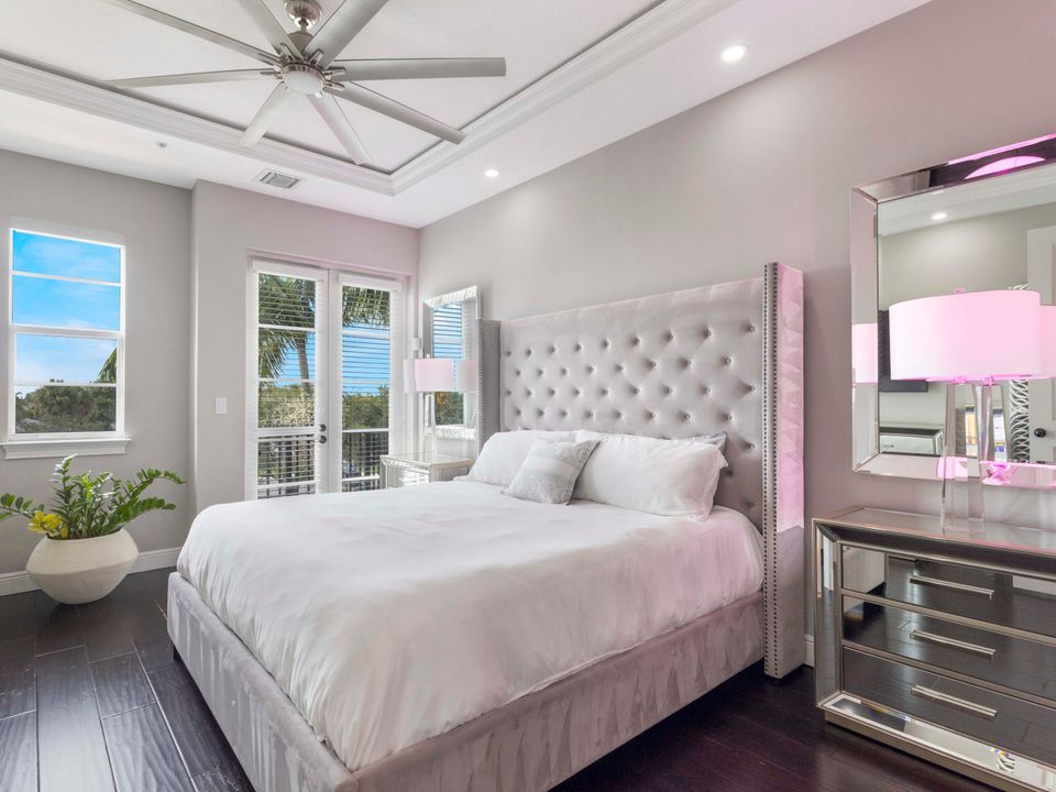 合同活跃: $639,000 (3 贝兹, 3 浴室, 2142 平方英尺)