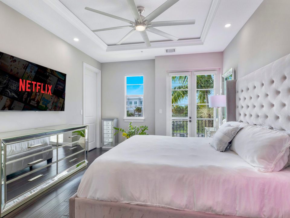 合同活跃: $639,000 (3 贝兹, 3 浴室, 2142 平方英尺)