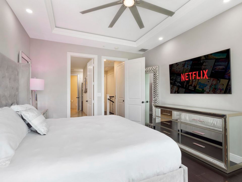 合同活跃: $639,000 (3 贝兹, 3 浴室, 2142 平方英尺)