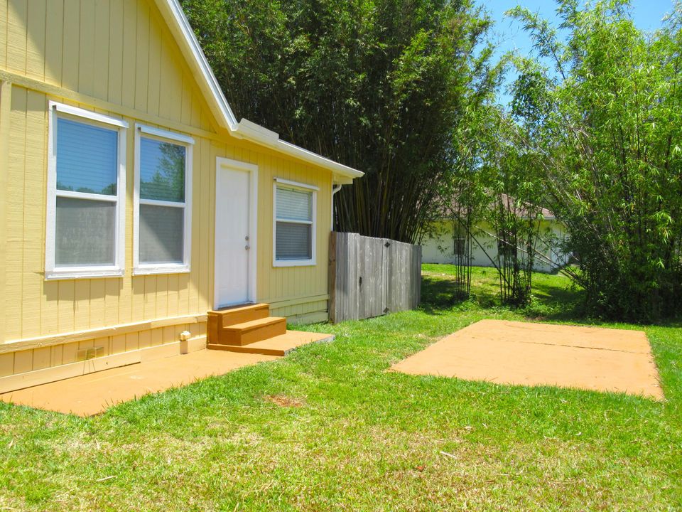 For Rent: $2,600 (3 beds, 2 baths, 1526 Square Feet)