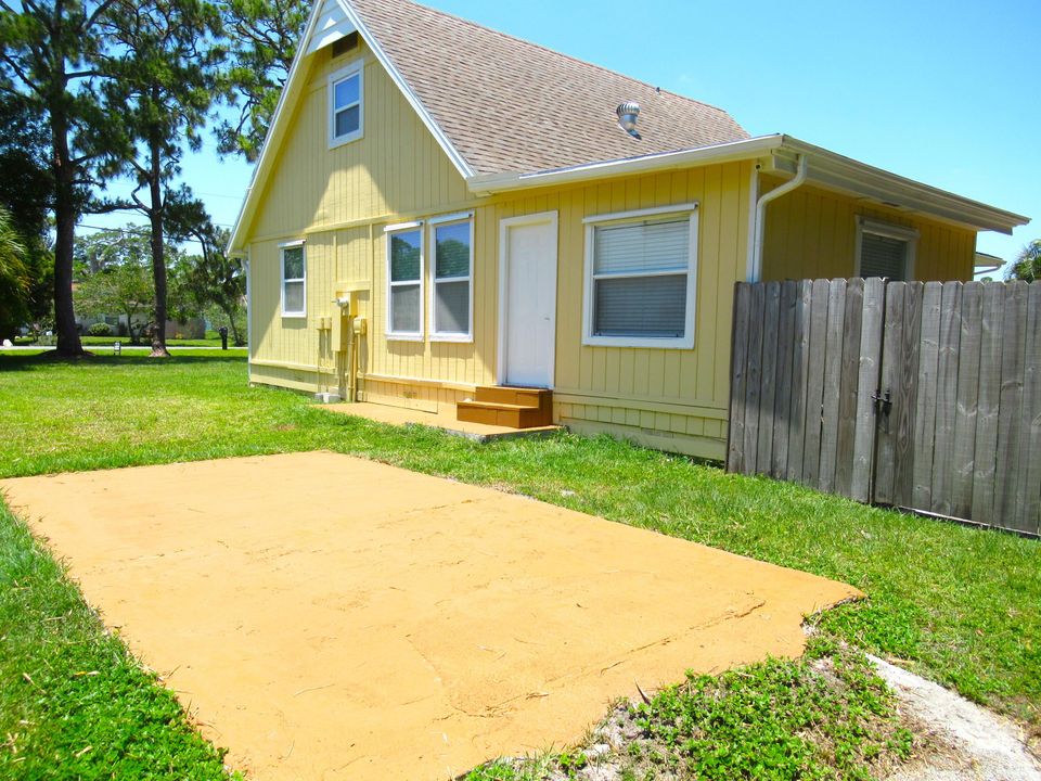 For Rent: $2,600 (3 beds, 2 baths, 1526 Square Feet)