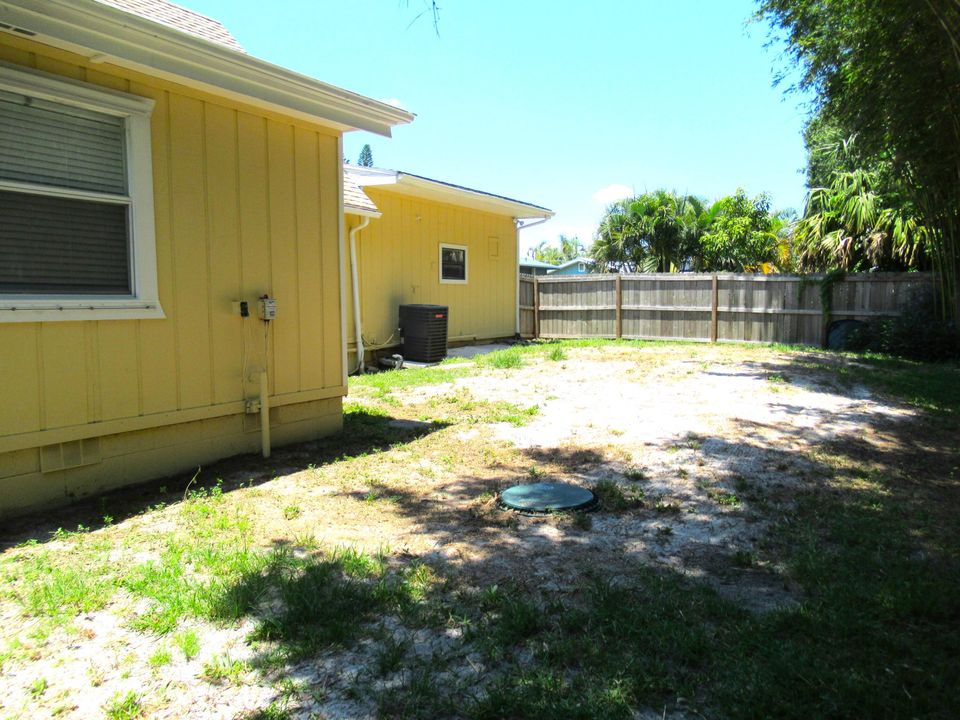 For Rent: $2,600 (3 beds, 2 baths, 1526 Square Feet)