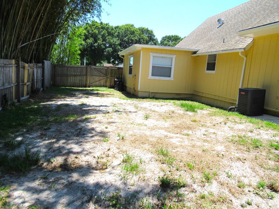 For Rent: $2,600 (3 beds, 2 baths, 1526 Square Feet)