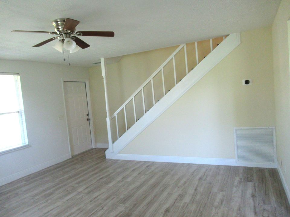 For Rent: $2,600 (3 beds, 2 baths, 1526 Square Feet)