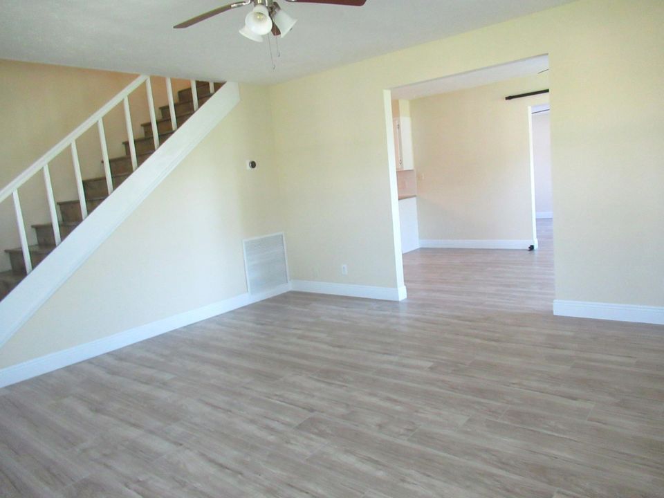 For Rent: $2,600 (3 beds, 2 baths, 1526 Square Feet)