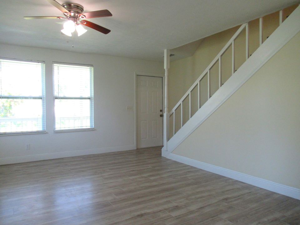 For Rent: $2,600 (3 beds, 2 baths, 1526 Square Feet)