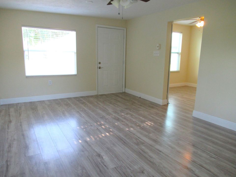 For Rent: $2,600 (3 beds, 2 baths, 1526 Square Feet)