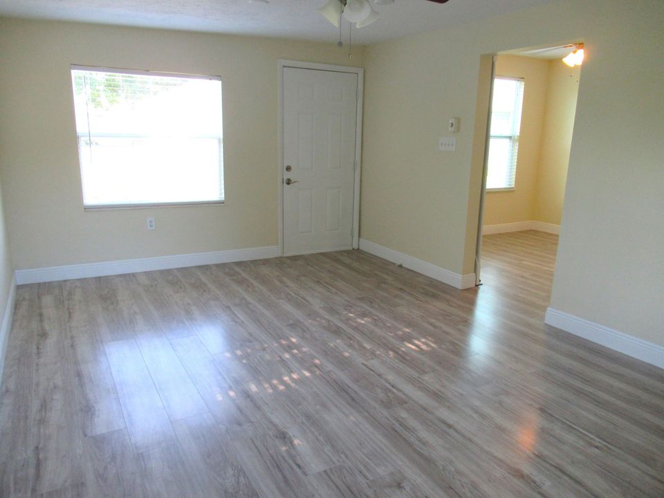 For Rent: $2,600 (3 beds, 2 baths, 1526 Square Feet)