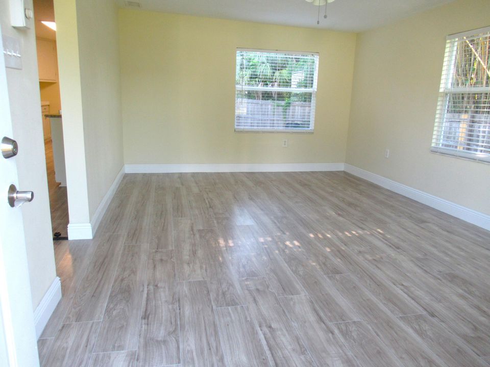 For Rent: $2,600 (3 beds, 2 baths, 1526 Square Feet)